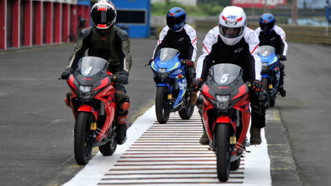 Test Ride Motor Suzuki GSX-R150