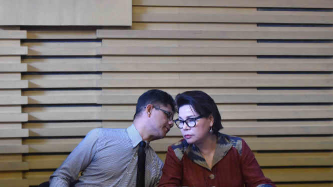 Dua petinggi KPK saat menggelar konferensi pers