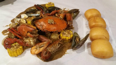 Kepiting Papua saus lemon pepper.