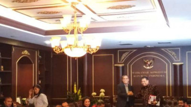 Komisi III DPR rapat konsultasi di Mahkamah Konstitusi.