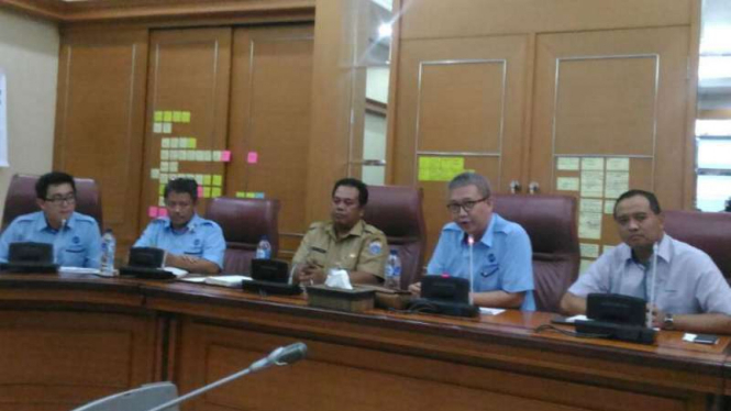 Direktur Utama PT Transjakarta, Budi Kaliwono, saat jumpa pers di Balai Kota Jakarta pada Selasa, 31 Januari 2017.