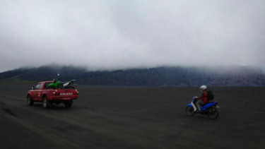 Lautan pasir Gunung Bromo di Kawasan Taman Nasional Bromo Tengger Semeru.