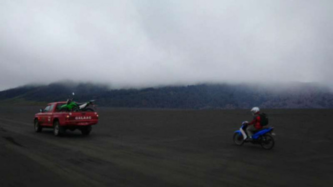 Lautan pasir Gunung Bromo di Kawasan Taman Nasional Bromo Tengger Semeru.