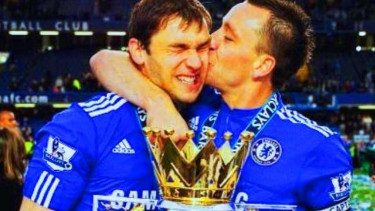 Duo legenda pilar lini belakang Chelsea, Branislav Ivanovic dan John Terry