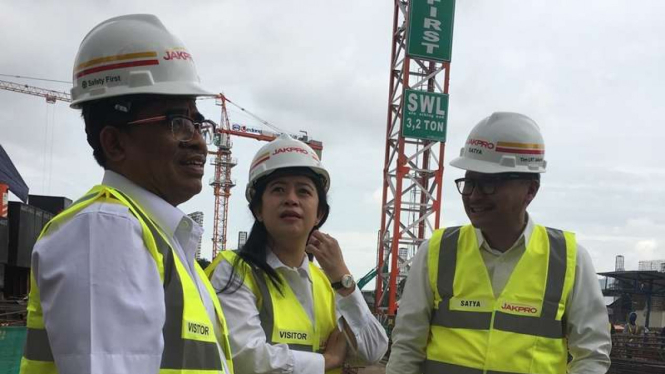 Menteri Koordinator Pembangunan Manusia dan Kebudayaan, Puan Maharani, ditemani Plt Gubernur DKI Jakarta, Sumarsono.