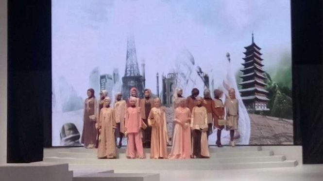 Desain busana muslim Amy Qonita