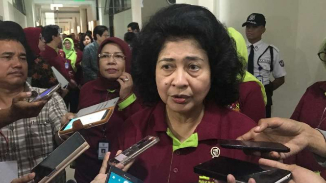 Menteri Kesehatan Nila Moeloek