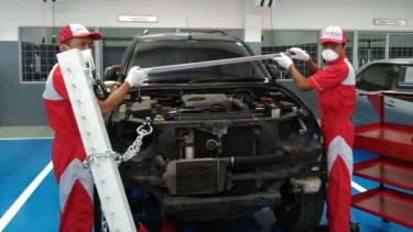 Dozer Hidrolic alat untuk perbaiki sasis penyok.