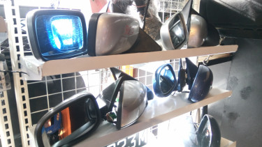 Spion lipat untuk mobil Eropa.