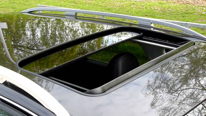 Ilustrasi Moonroof.