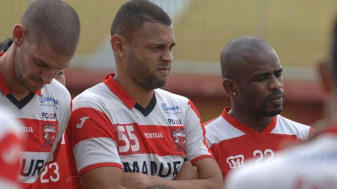 Pemain anyar Madura United, Luiz Carlos Junior dan Greg Nwokolo