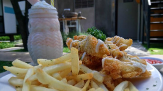 Kongko Seru di Kafe Kartu Pos Bandung