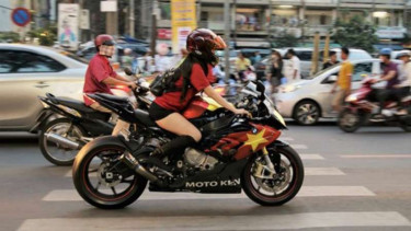 Nguyen bersama motornya.