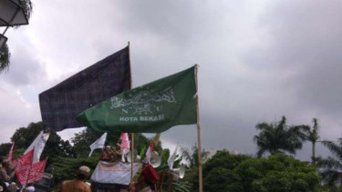 Bendera NU berkibar di demo anti-Ahok, Senin, 13 Februari 2017.