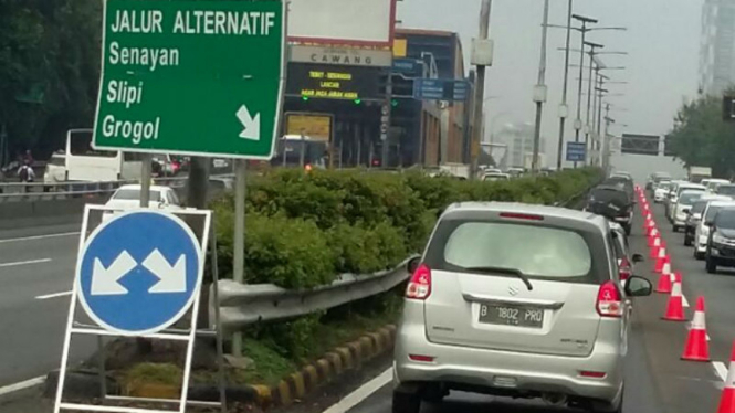 Contraflow tol dalam kota