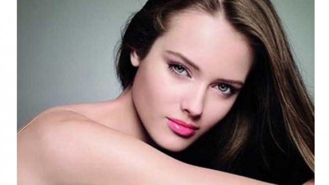Wanita cantik alami.