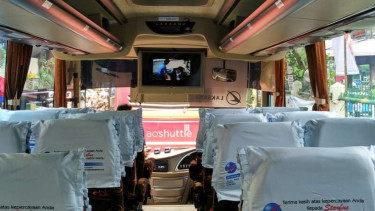 Kabin bus mewah JR Connexion.