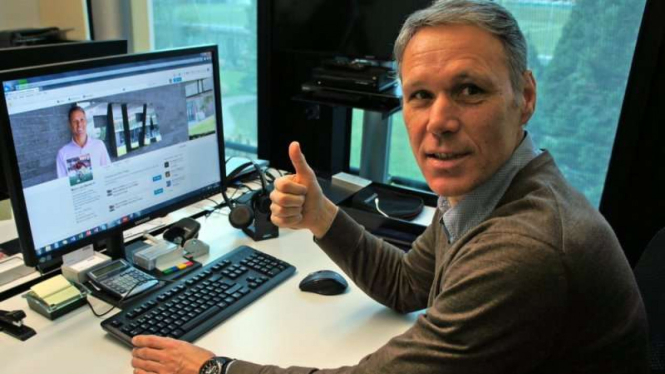 Marco van Basten saat menjadi Direktur Teknik FIFA