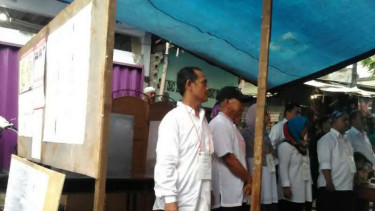 Suasana TPS 17, Petamburan, tempat Pimpinan FPI, Rizieq Shihab, mencoblos.