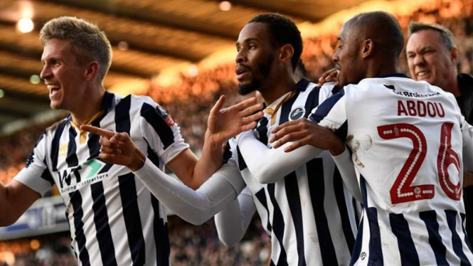 Para pemain Millwall rayakan kemenangan atas Leicester City