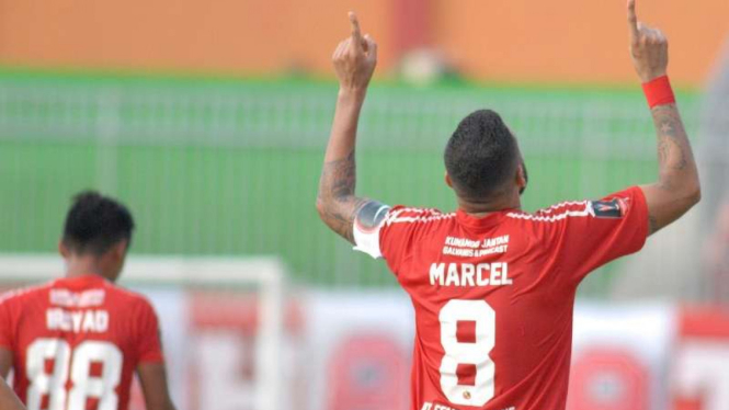 Selebrasi gol pemain Semen Padang, Marcel Sacramento