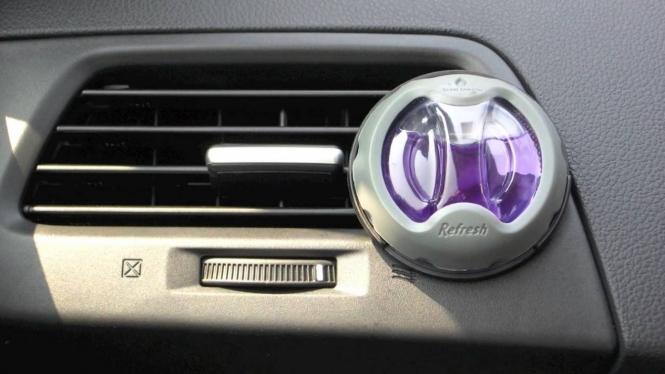 Pewangi kabin mobil.
