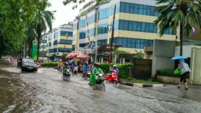 Banjir di kawasan Kelapa Gading, Jakarta Utara, Selasa 21 Februari 2017.