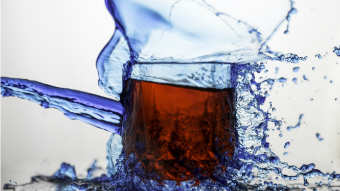 Seringkali para orang tua tidak selektif memberikan minuman untuk anak.