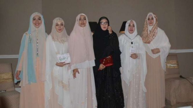 Selebriti sekaligus desainer anggota Syar'i Community Indonesia (SCI) 