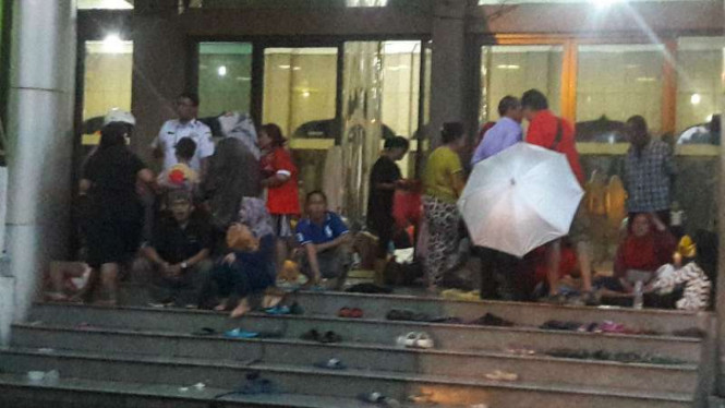 Lokasi pengungsian korban banjir di Masjid Universitas Borobudur, Jakarta Timur.