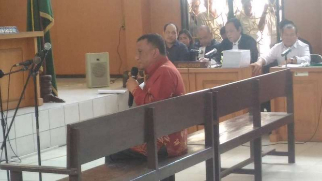 Ketua DPRD Banyuasin, Agus Salam, di persidangan.