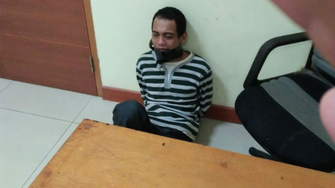 Pria aniaya anggota polisi di Polres Depok