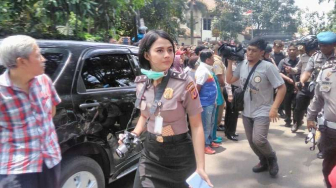 Foto Polwan Ismi Aisyah yang viral di dunia maya