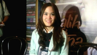 Unggah Pas Foto Berlatar Belakang Biru, Sheryl Sheinafia Bakal Melepas Masa Lajang?