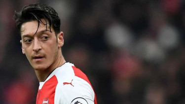 Pemain Arsenal, Mesut Oezil