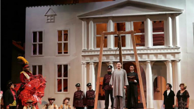 Teater Koma gelar Opera Ikan Asin di Lotte Shopping Avenue.