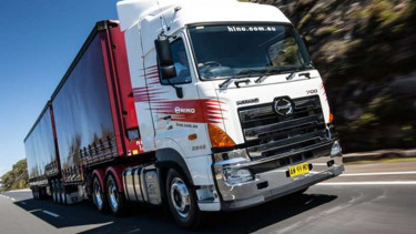 Truk Hino tipe 700 Profia.