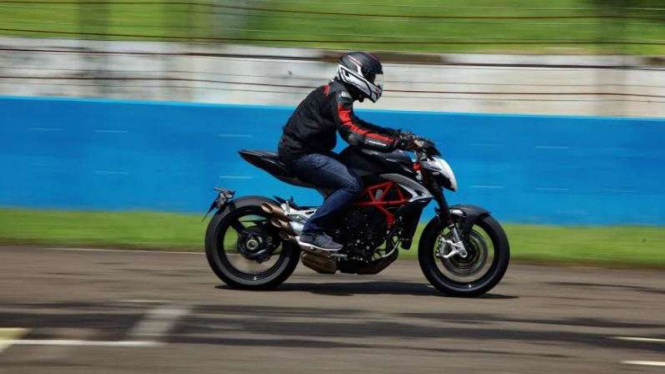 MV Agusta Brutale 800 
