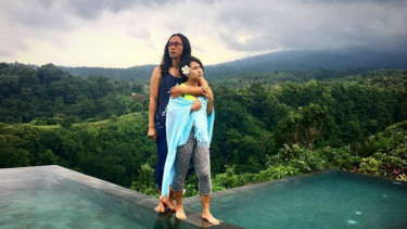 Komedian Aming dan istrinya, Evelyn.