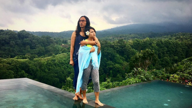 Komedian Aming dan istrinya, Evelyn.