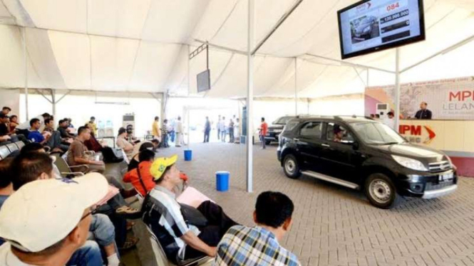 Acara lelang mobil