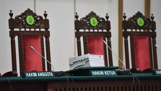 Ilustrasi kursi majelis hakim