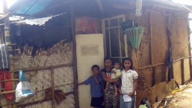 Istri Aep dan ketiga anaknya.