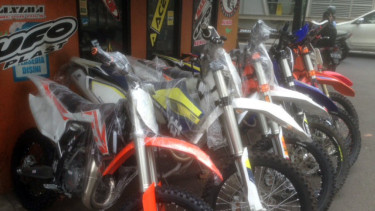 Showroom motor trail bekas 