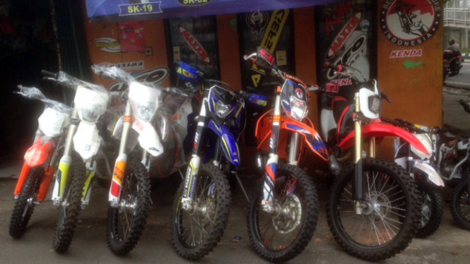 Showroom motor trail bekas 