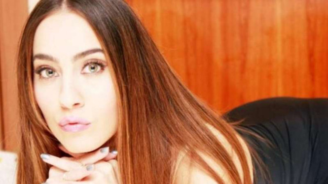 Paola Saulino, model asal Napoli