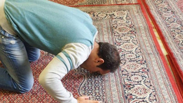 Pria salat.