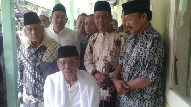 KH Hasyim Muzadi. 