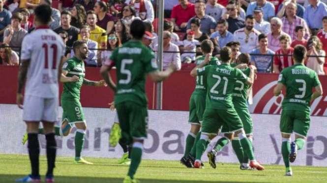 Para pemain Leganes merayakan gol