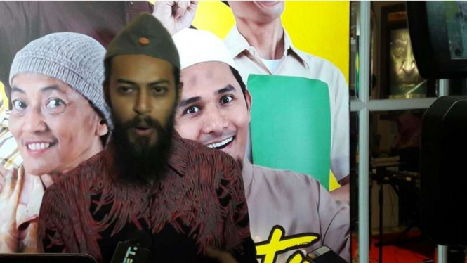 Aktor film Indonesia Alex Abdullah Abbad bersama jenggot panjangnya, Sabtu (11/3/2017)